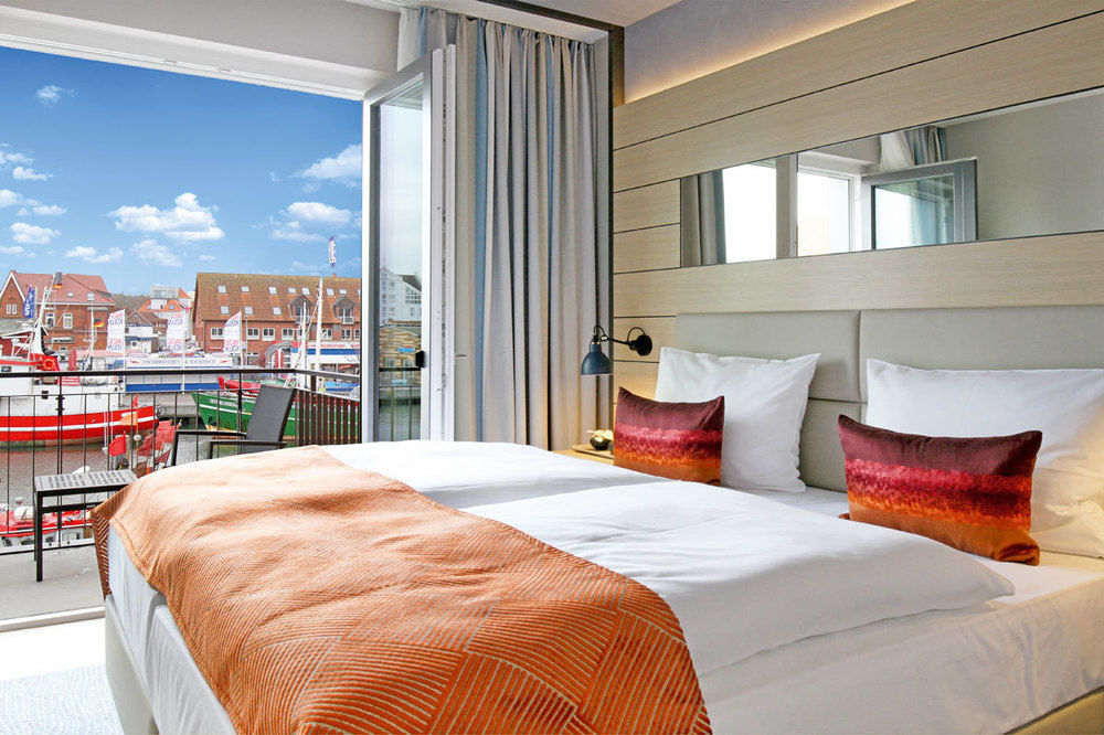 Hafenhotel Meereszeiten Heiligenhafen Exterior foto