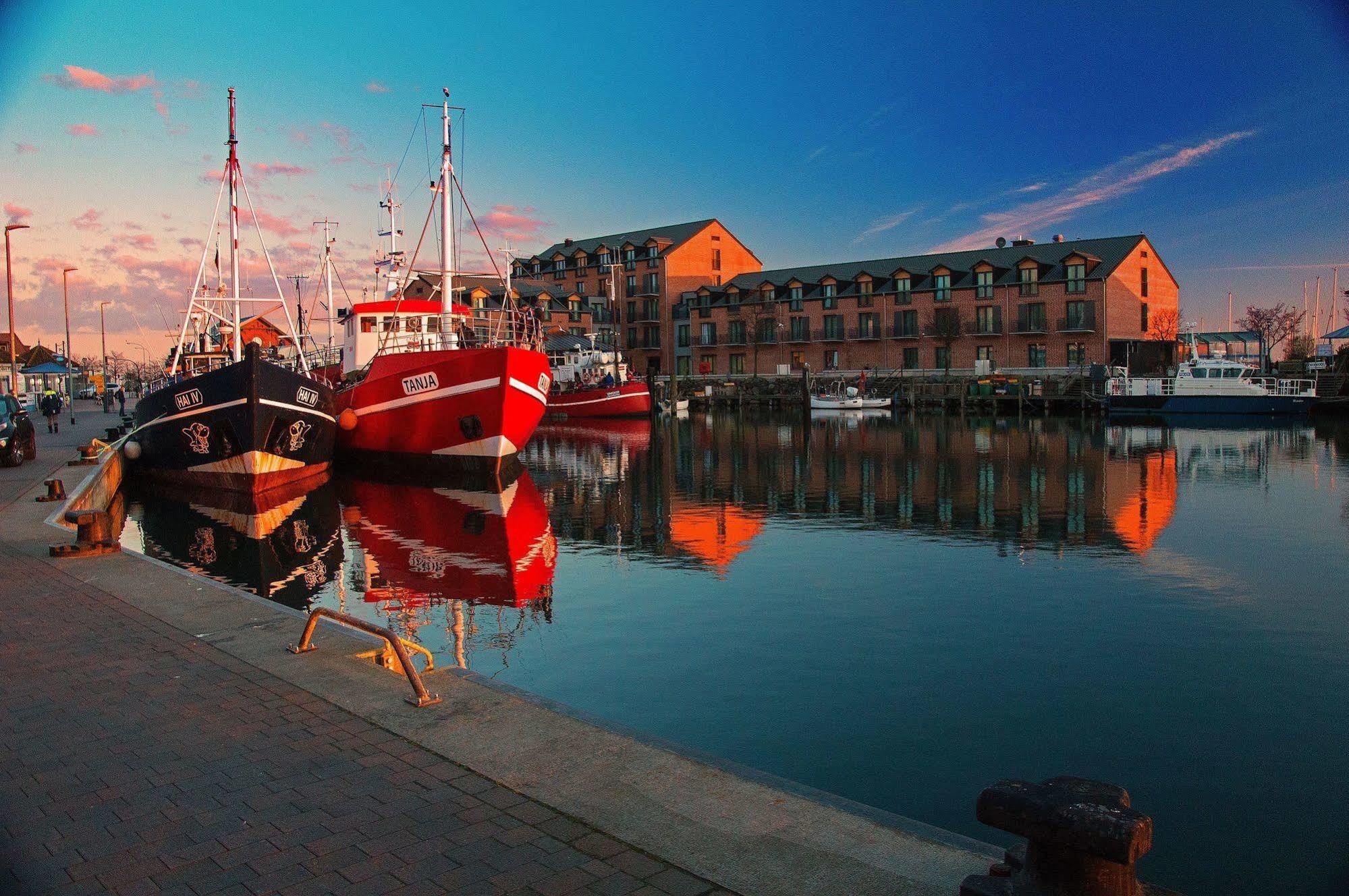Hafenhotel Meereszeiten Heiligenhafen Exterior foto